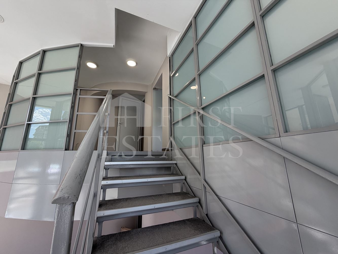 120 m² office for rent