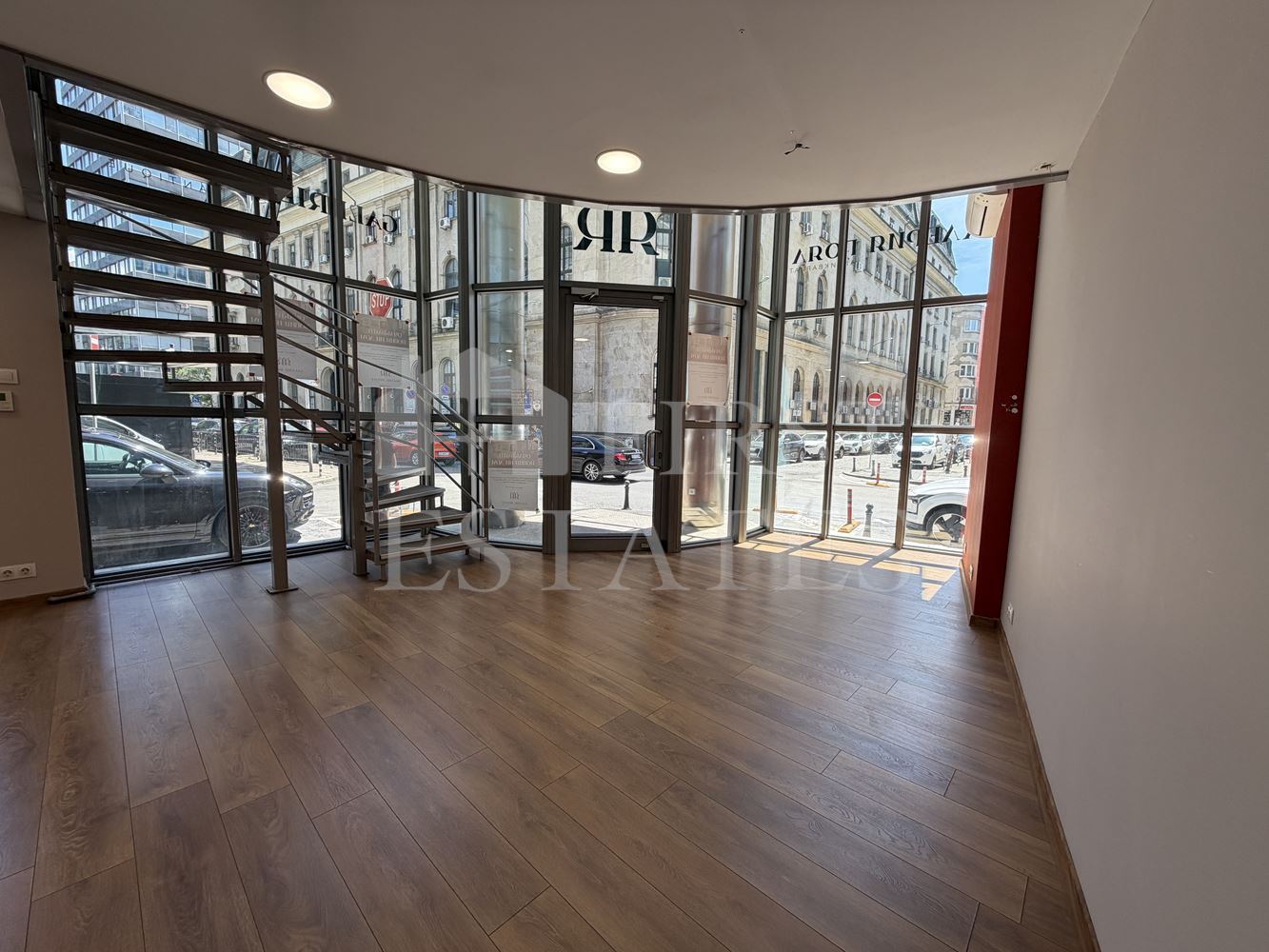 120 m² office for rent