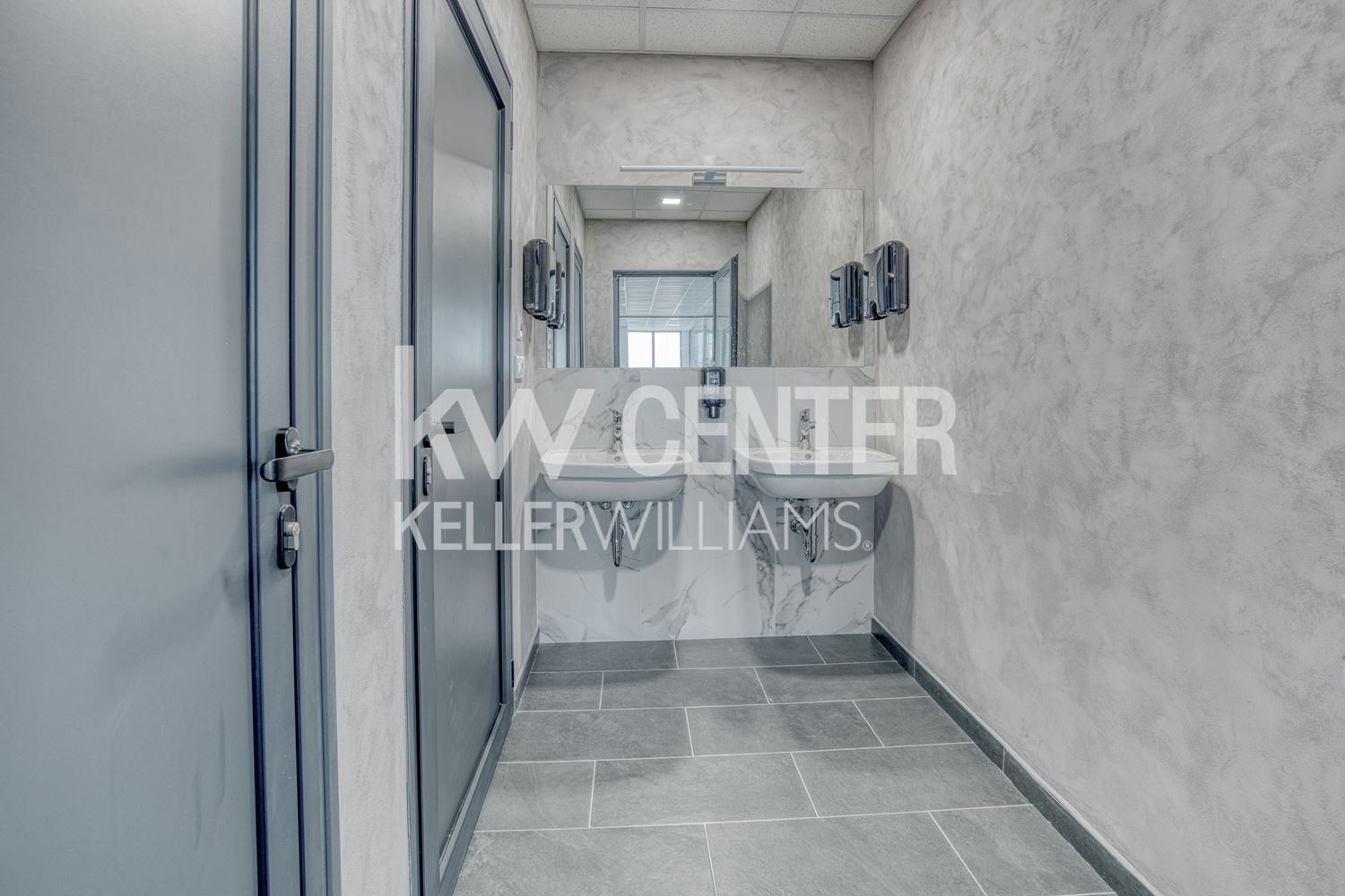 335 m² office for rent