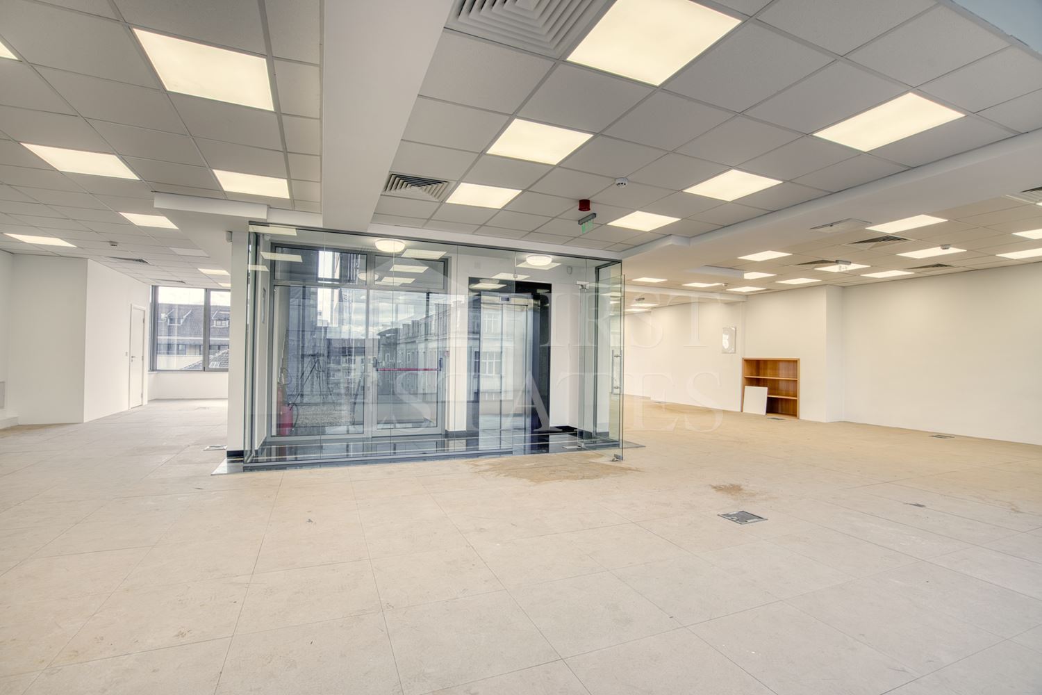 300 m² office for rent