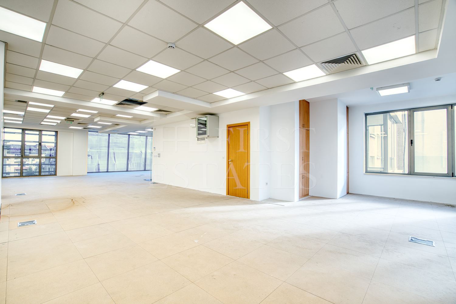300 m² office for rent