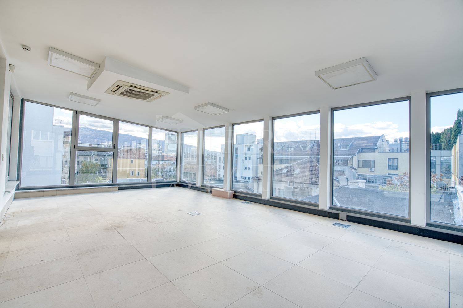 300 m² office for rent