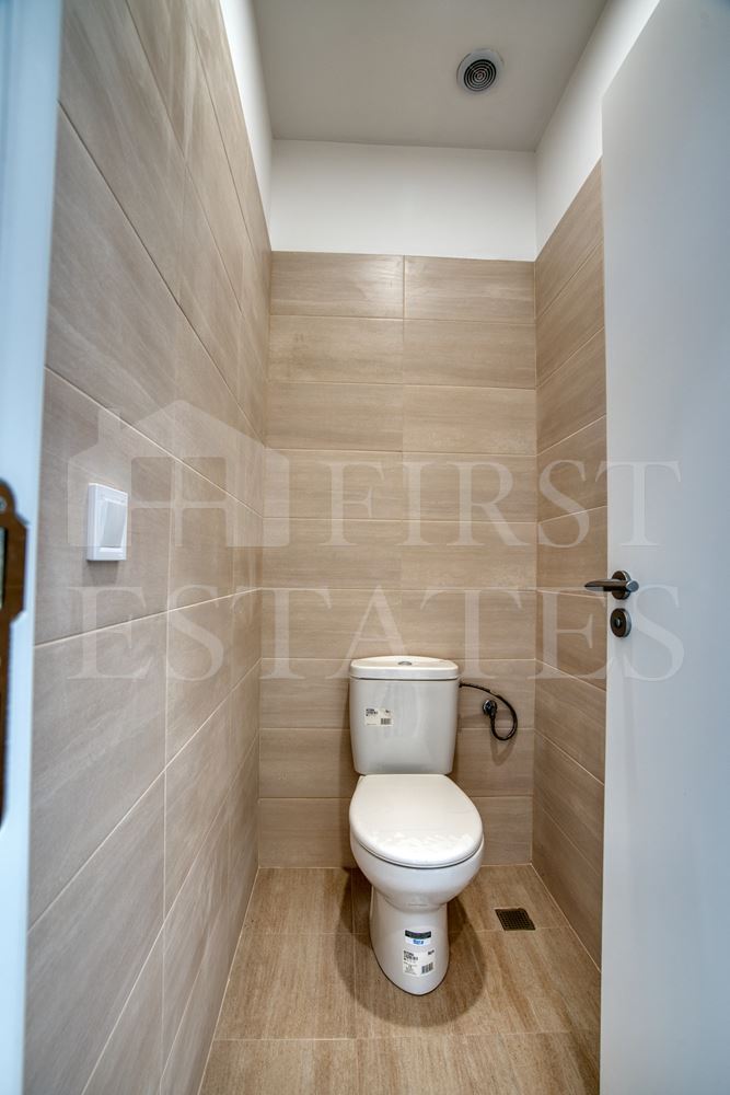 300 m² office for rent