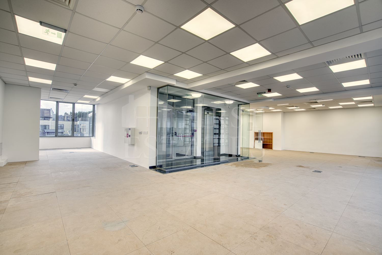 300 m² office for rent