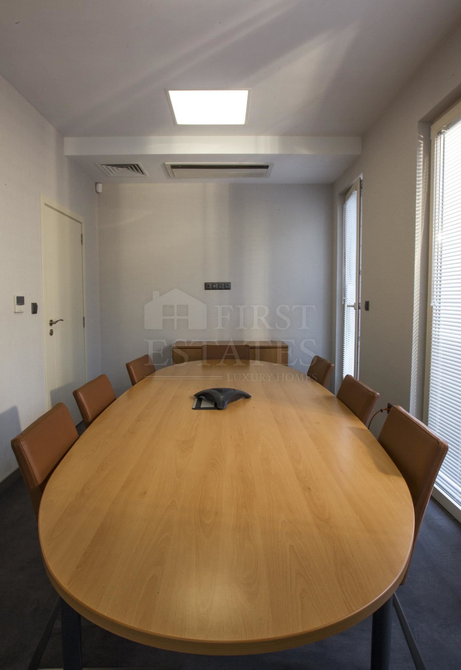 185 m² office for rent