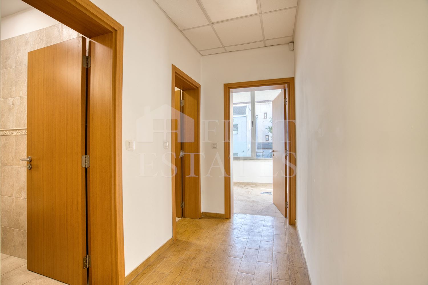 100 m² office for rent