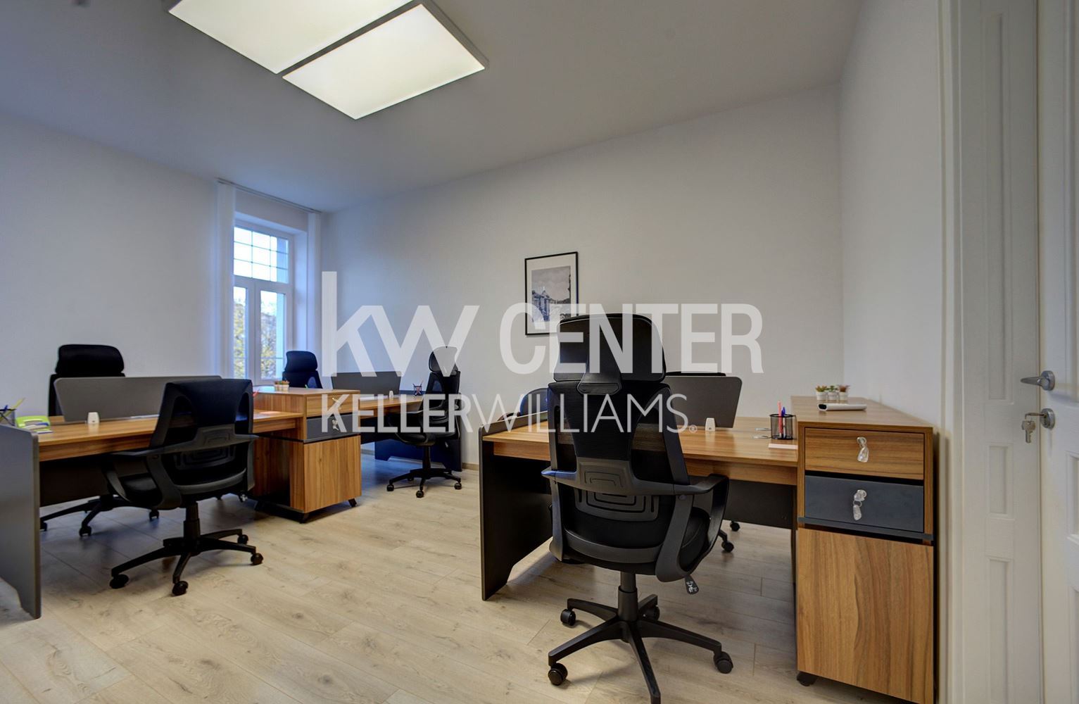 90 m² office for rent