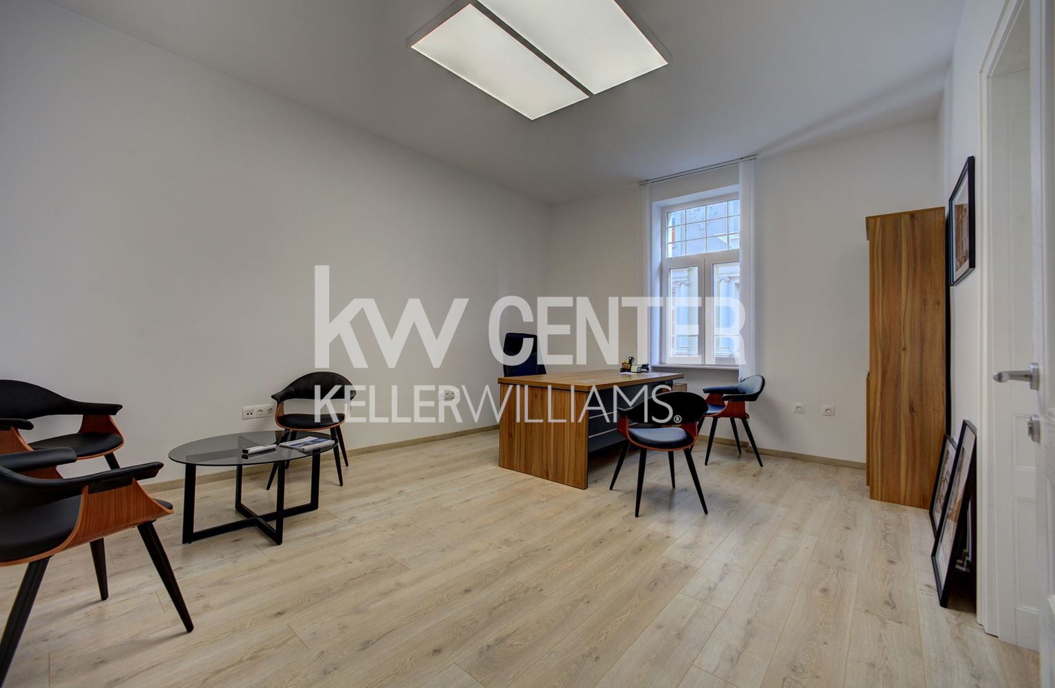 90 m² office for rent