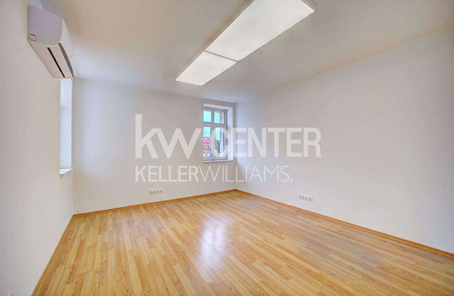 90 m² office for rent