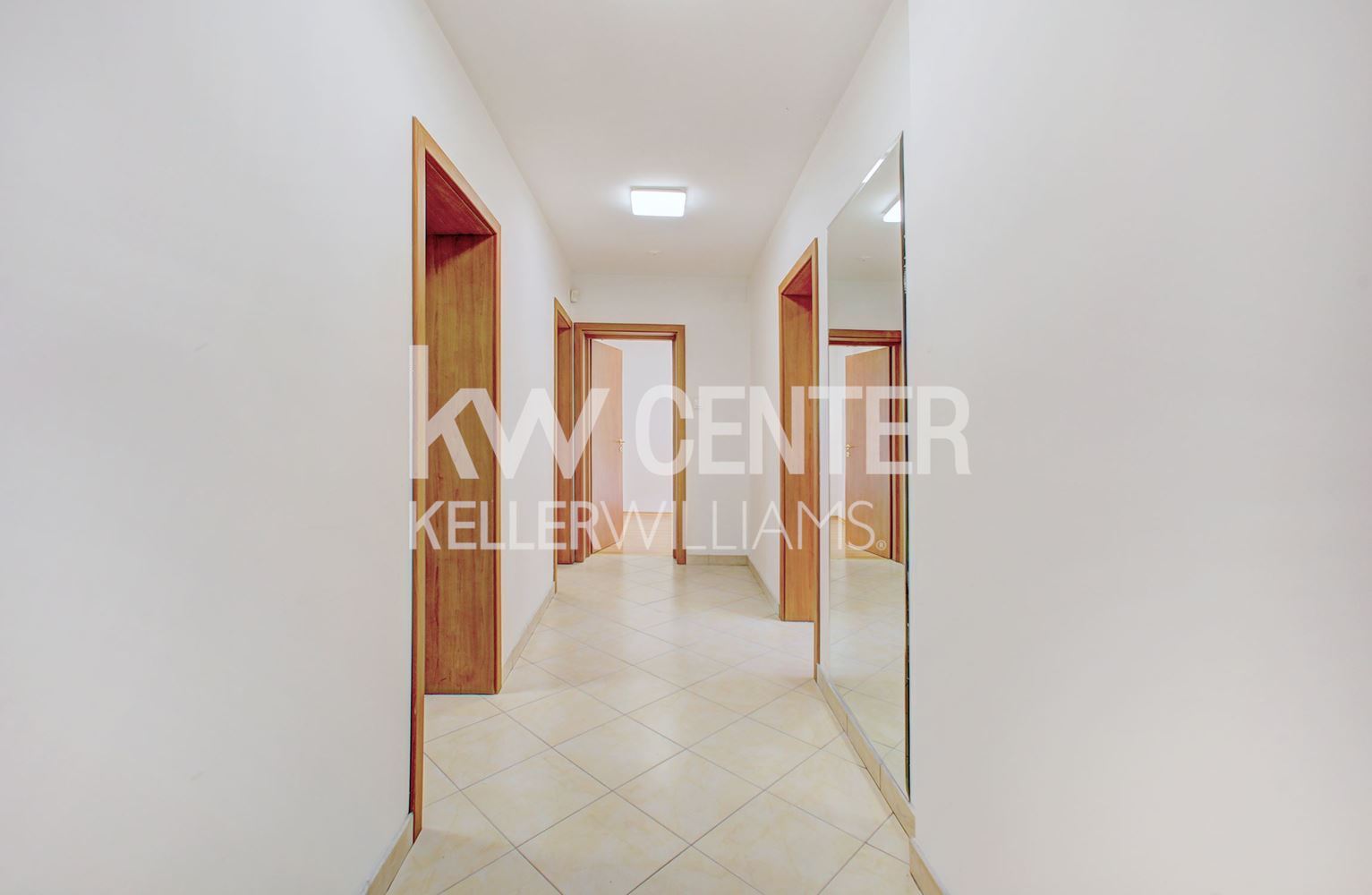 90 m² office for rent