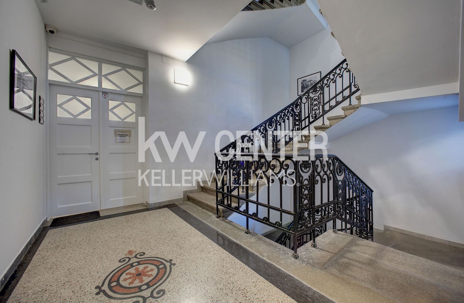 90 m² office for rent