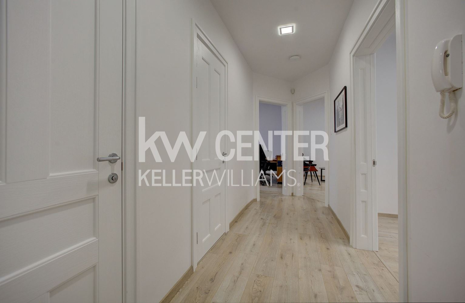 90 m² office for rent