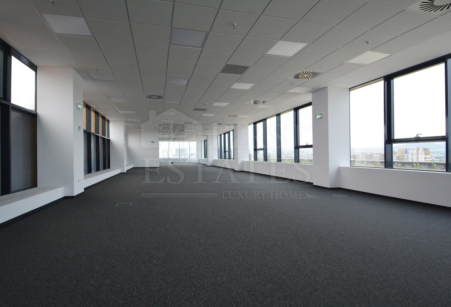 2600 m² офис под наем