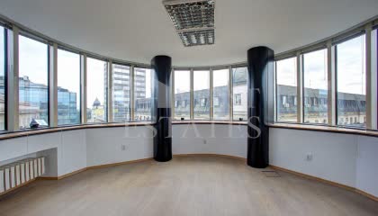 180 m² office for rent
