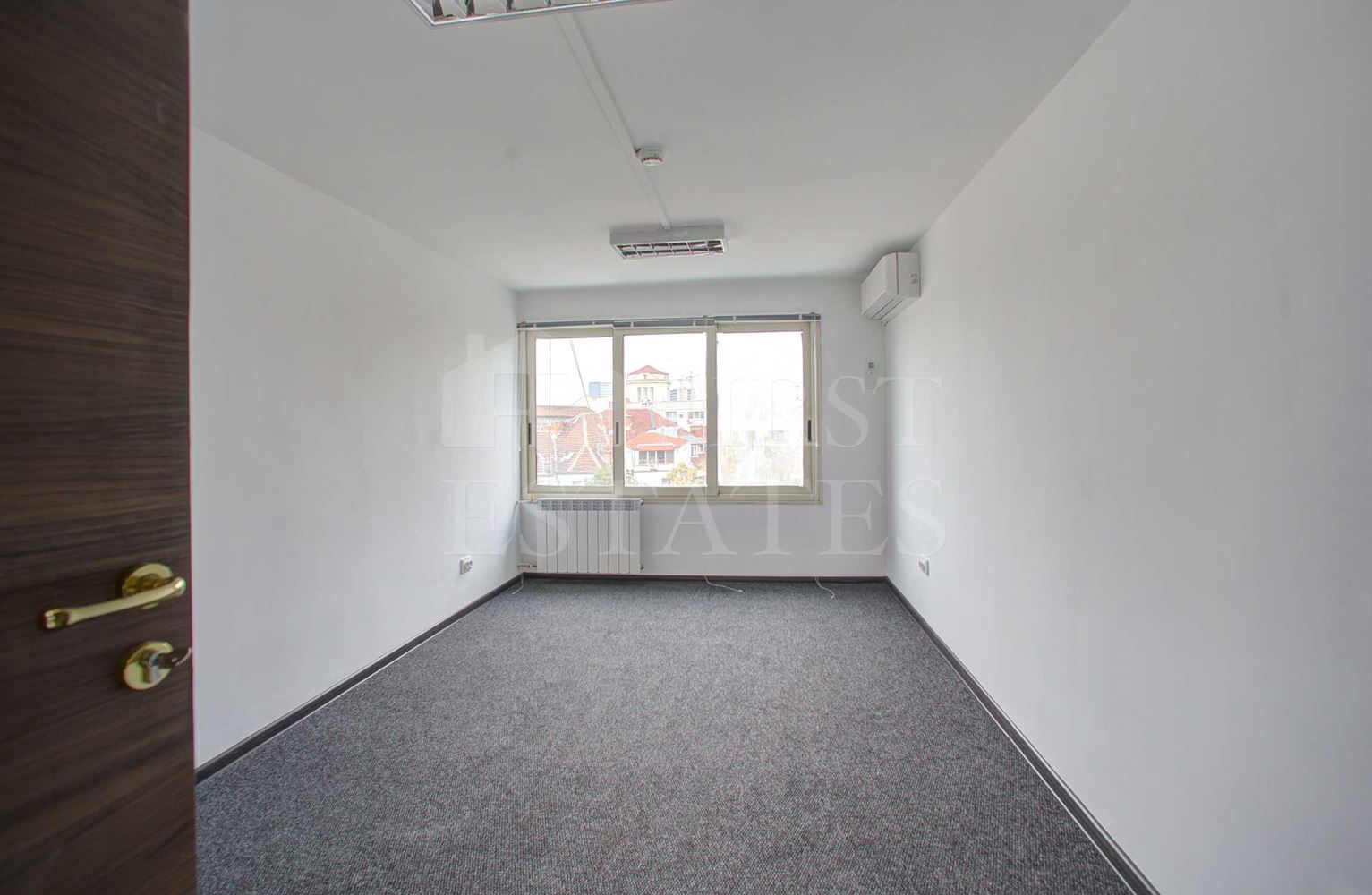 180 m² office for rent