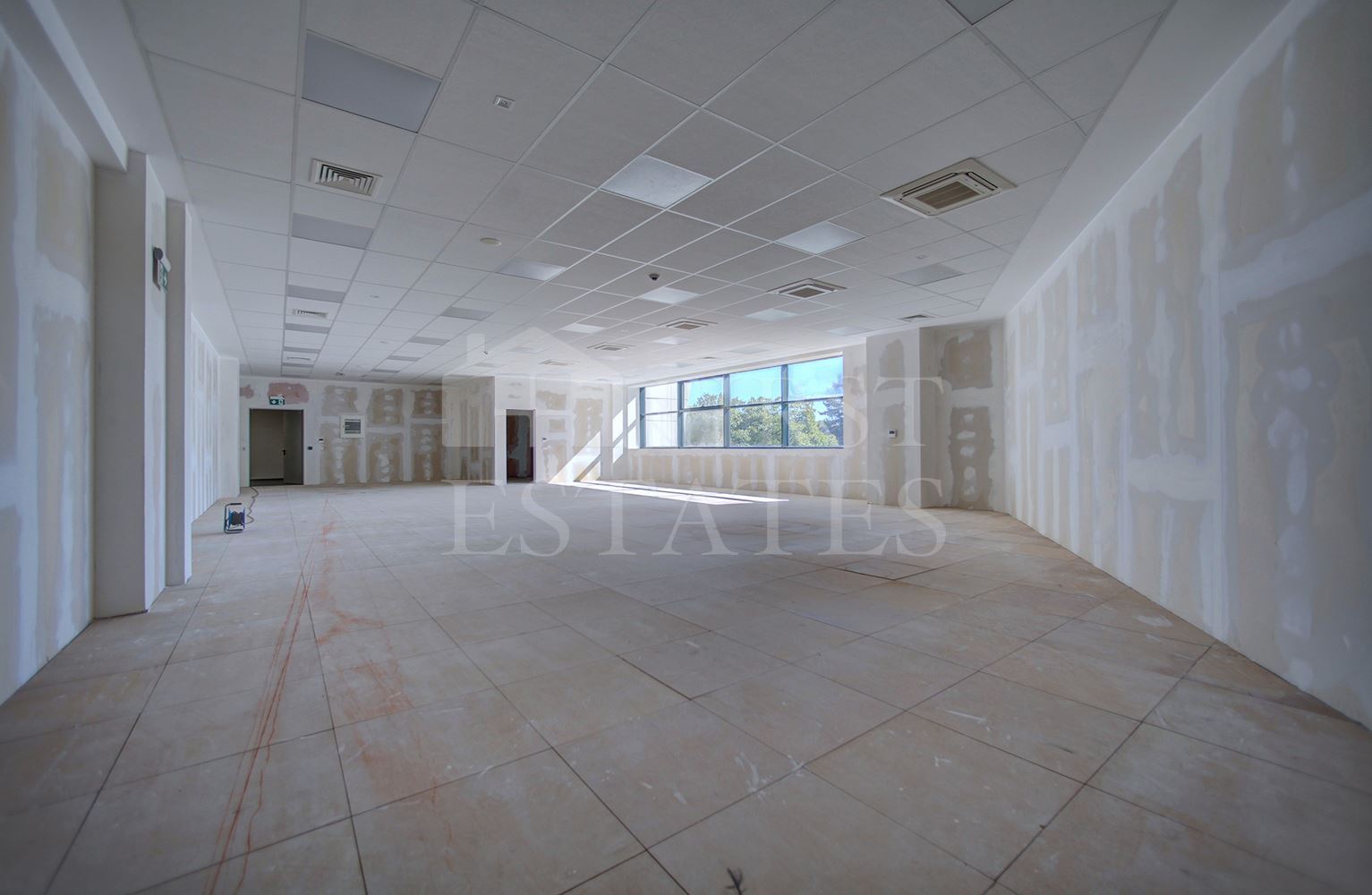 586 m² офис арендовать
