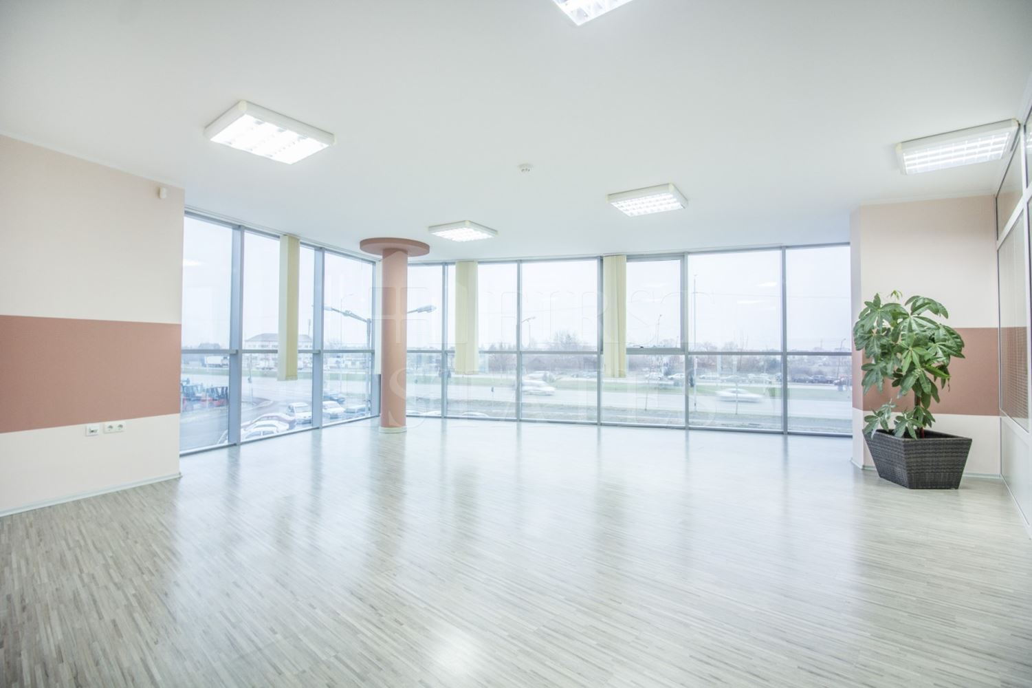 1623 m² офисное здание продается