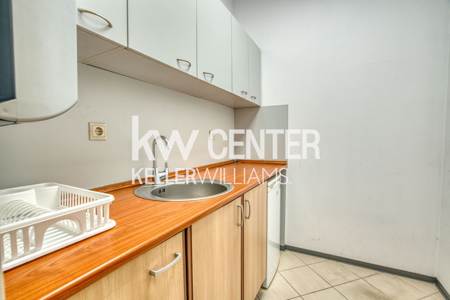 200 m² office for rent