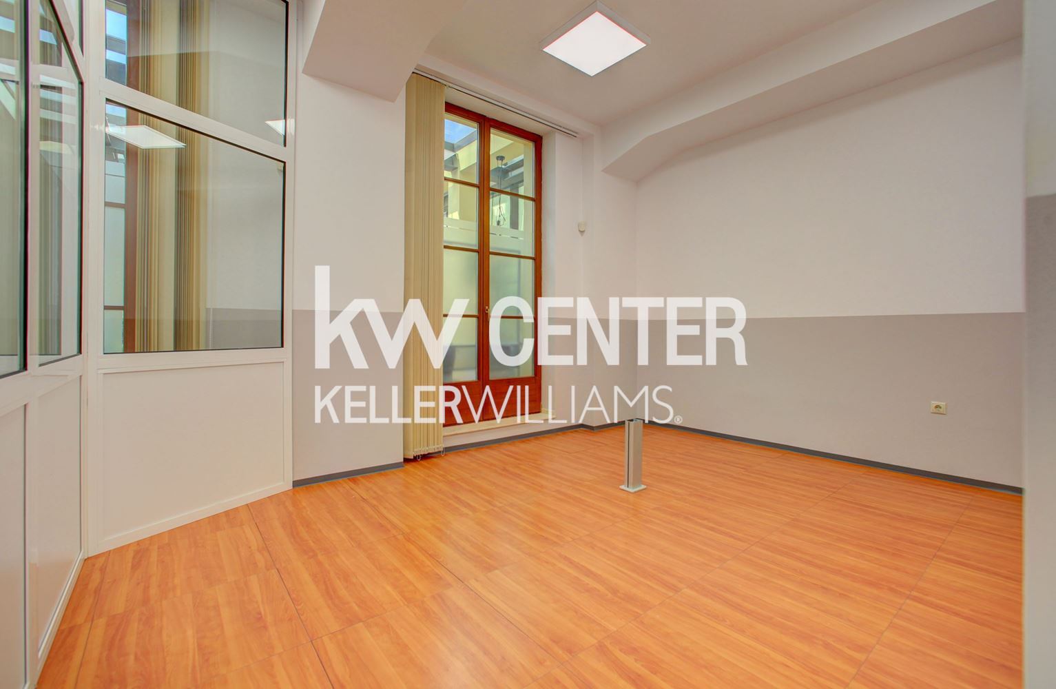 200 m² office for rent
