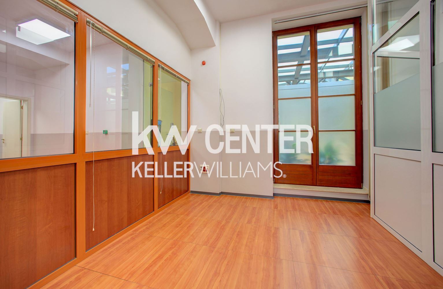200 m² office for rent