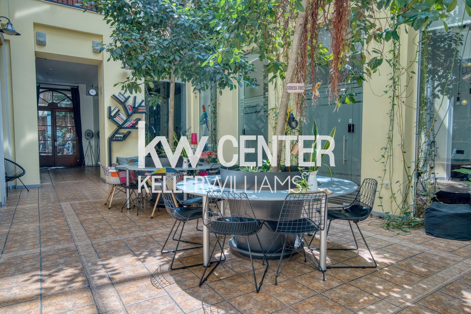 200 m² office for rent