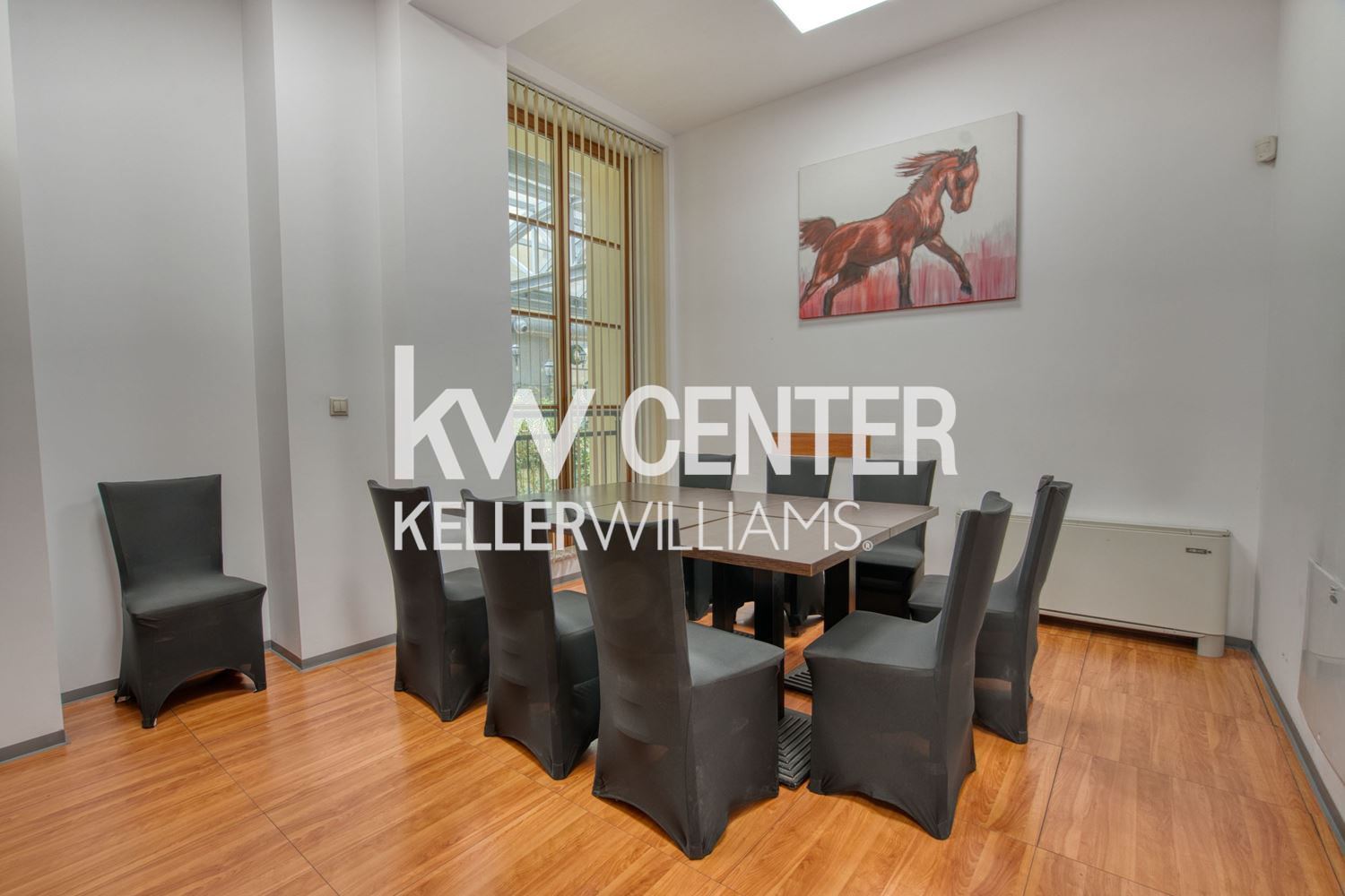 200 m² office for rent