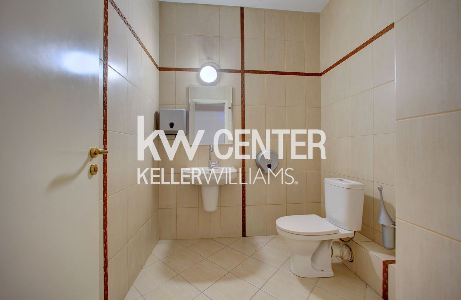 200 m² office for rent