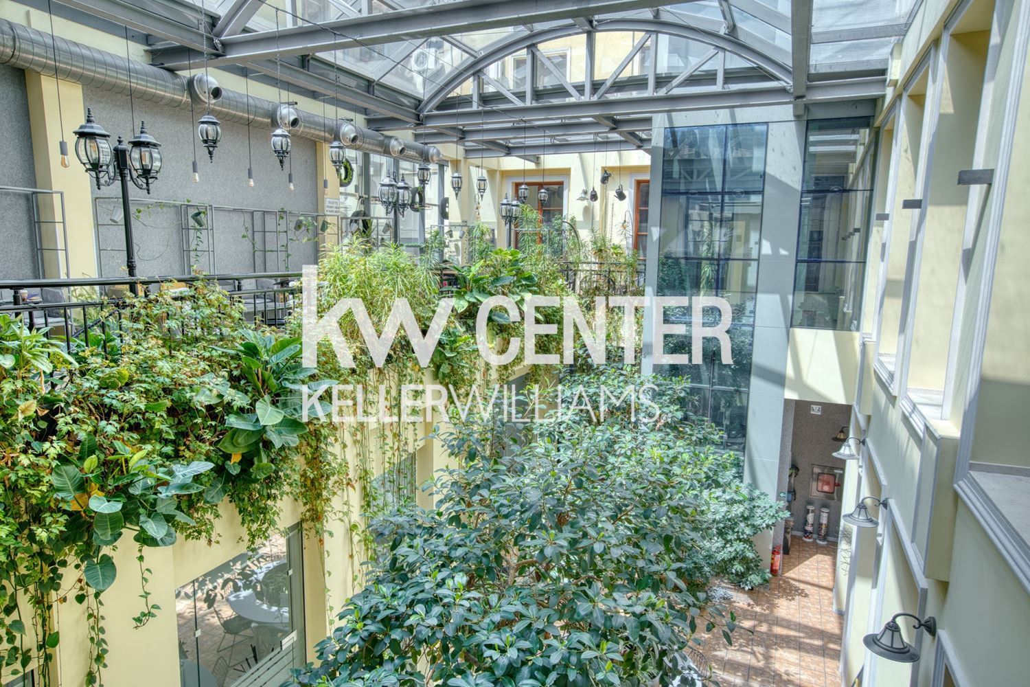 200 m² office for rent