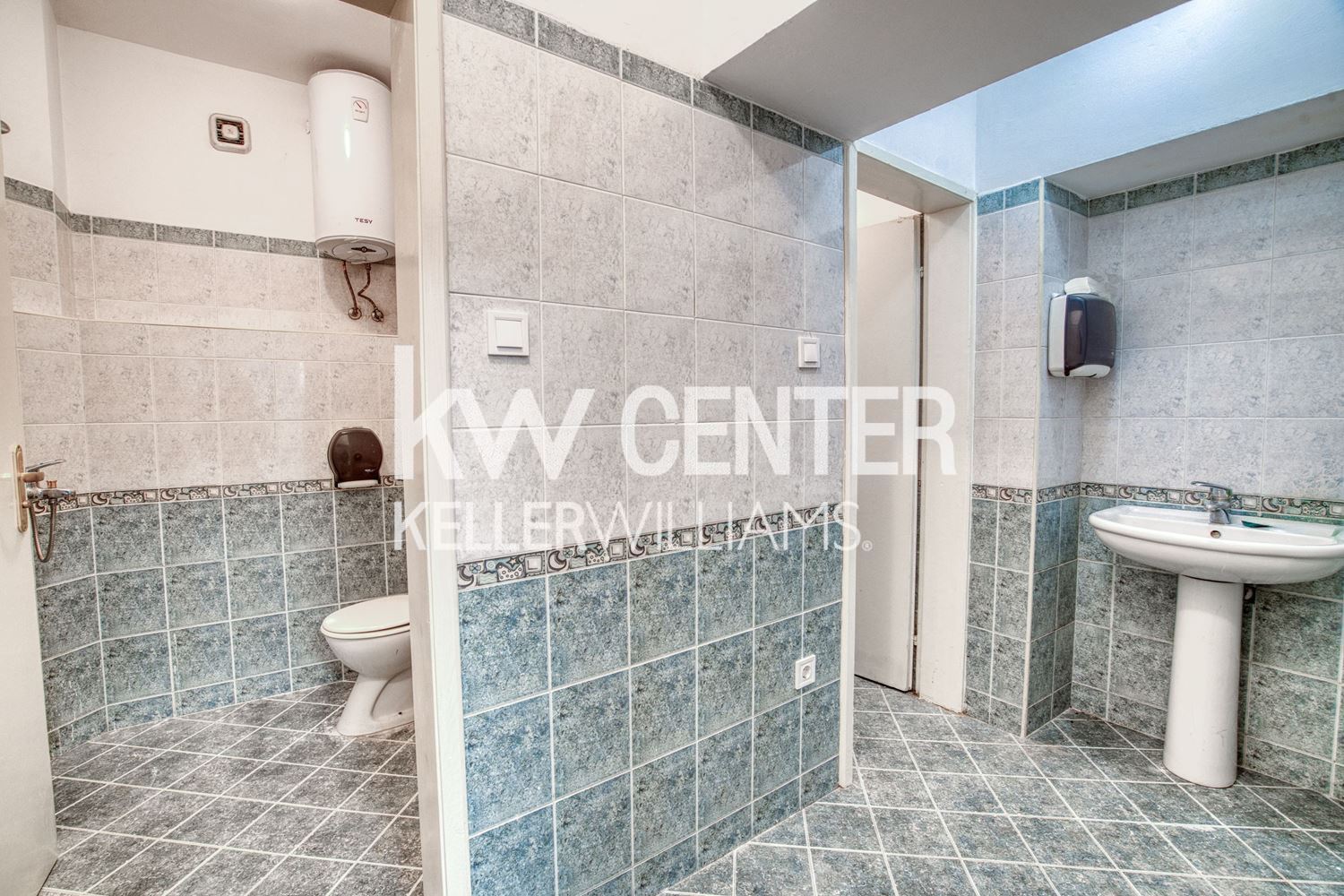 180 m² office for rent