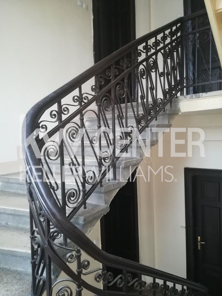 180 m² office for rent