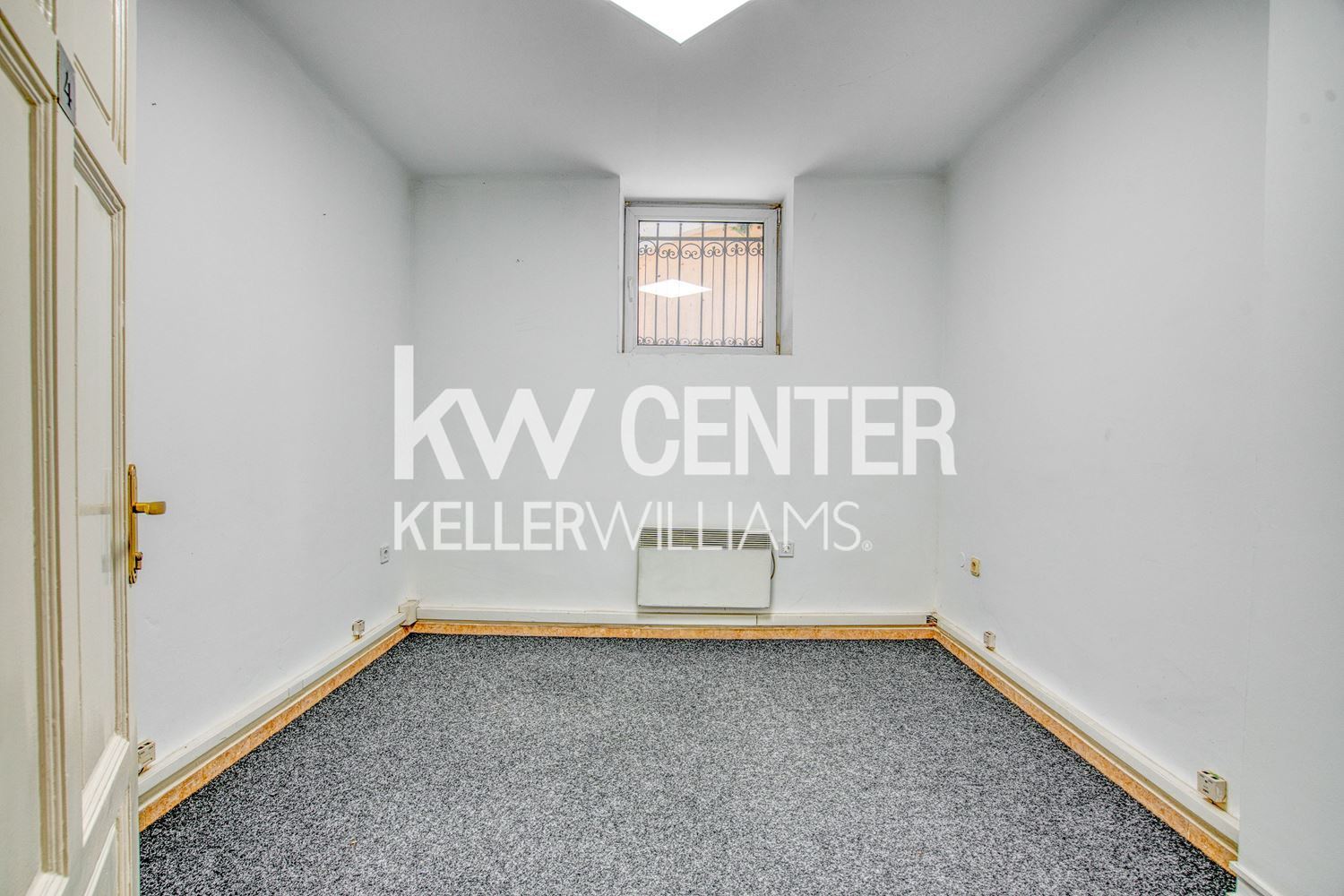 180 m² office for rent