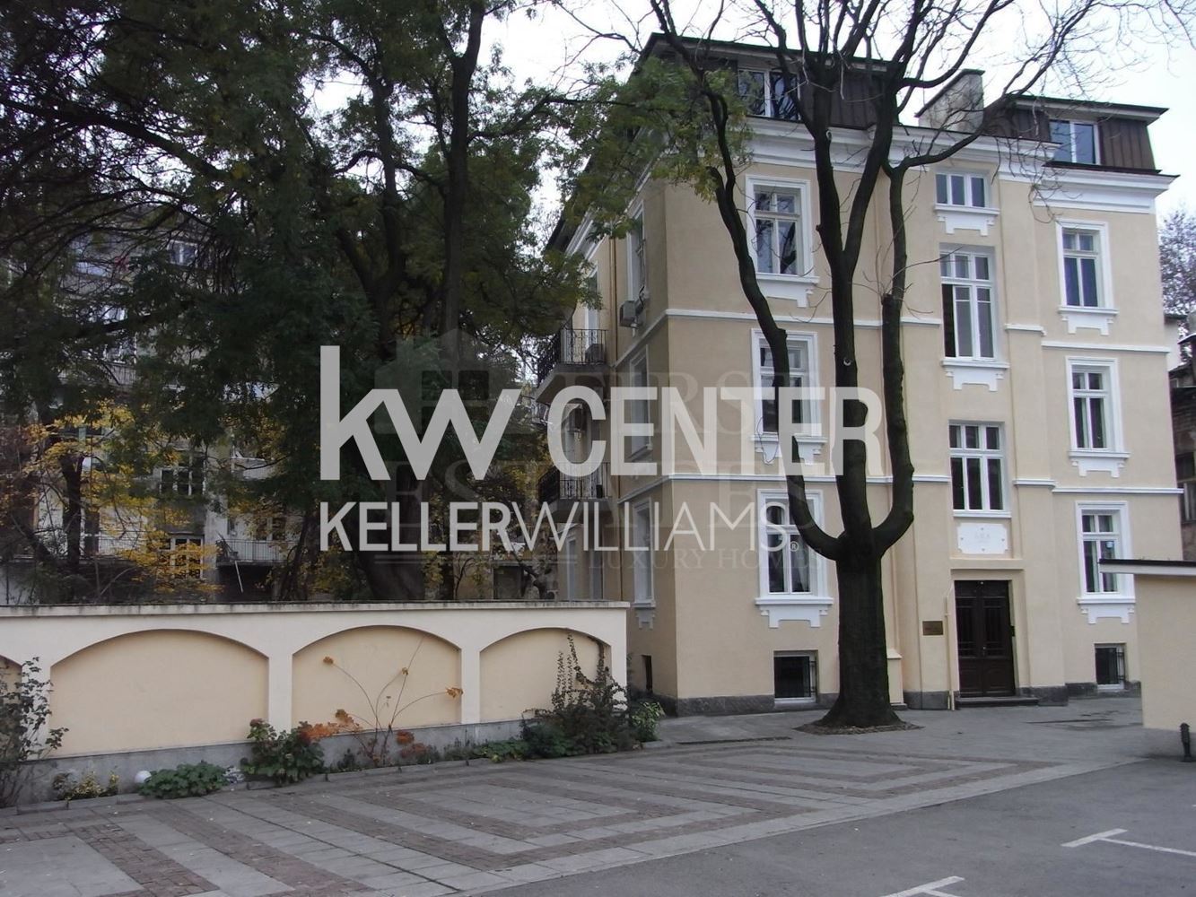 180 m² office for rent