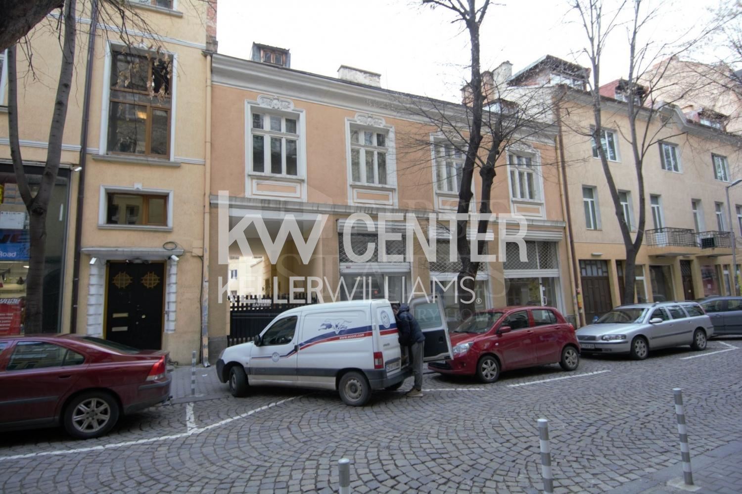 180 m² office for rent