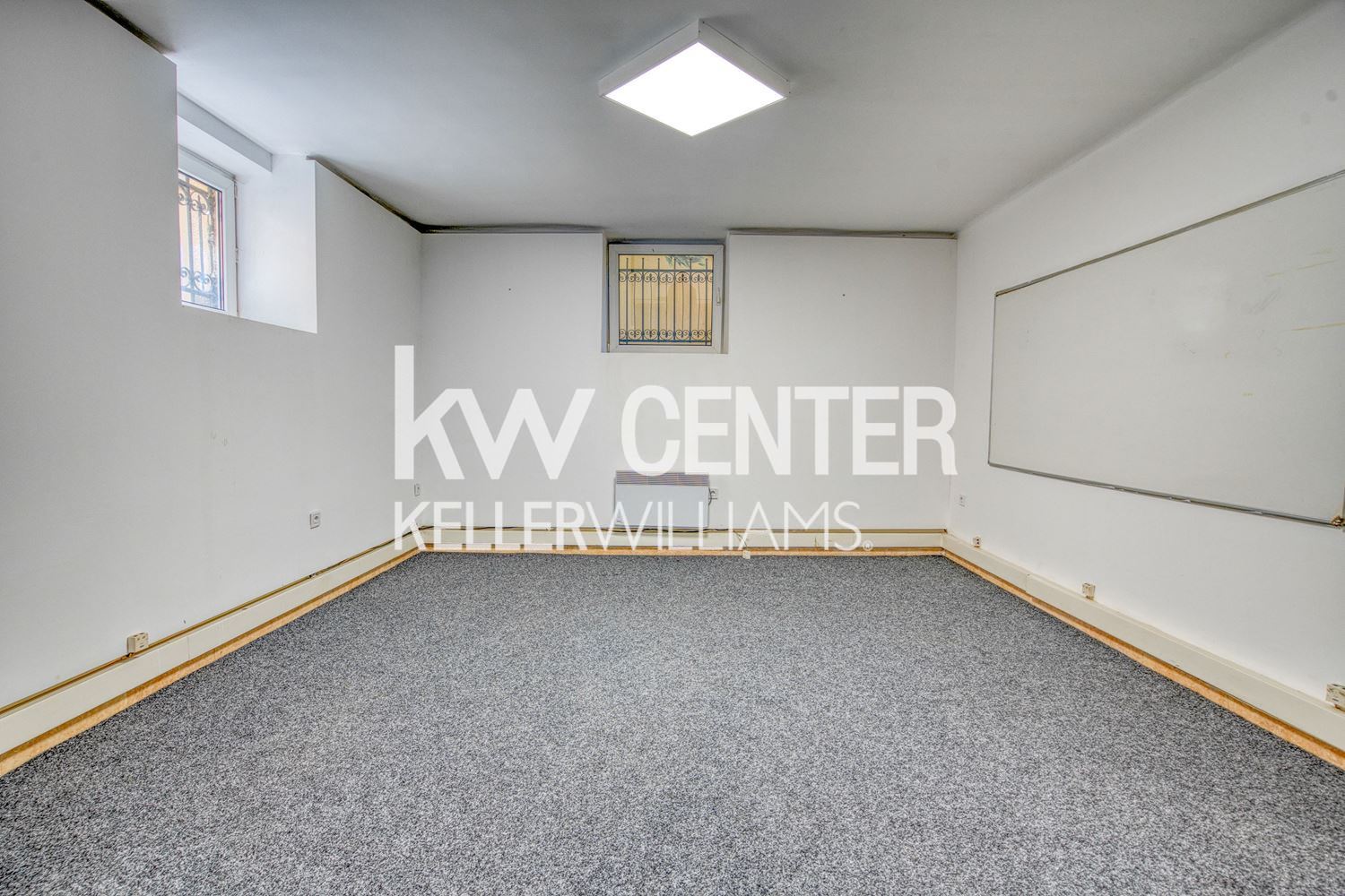 180 m² office for rent