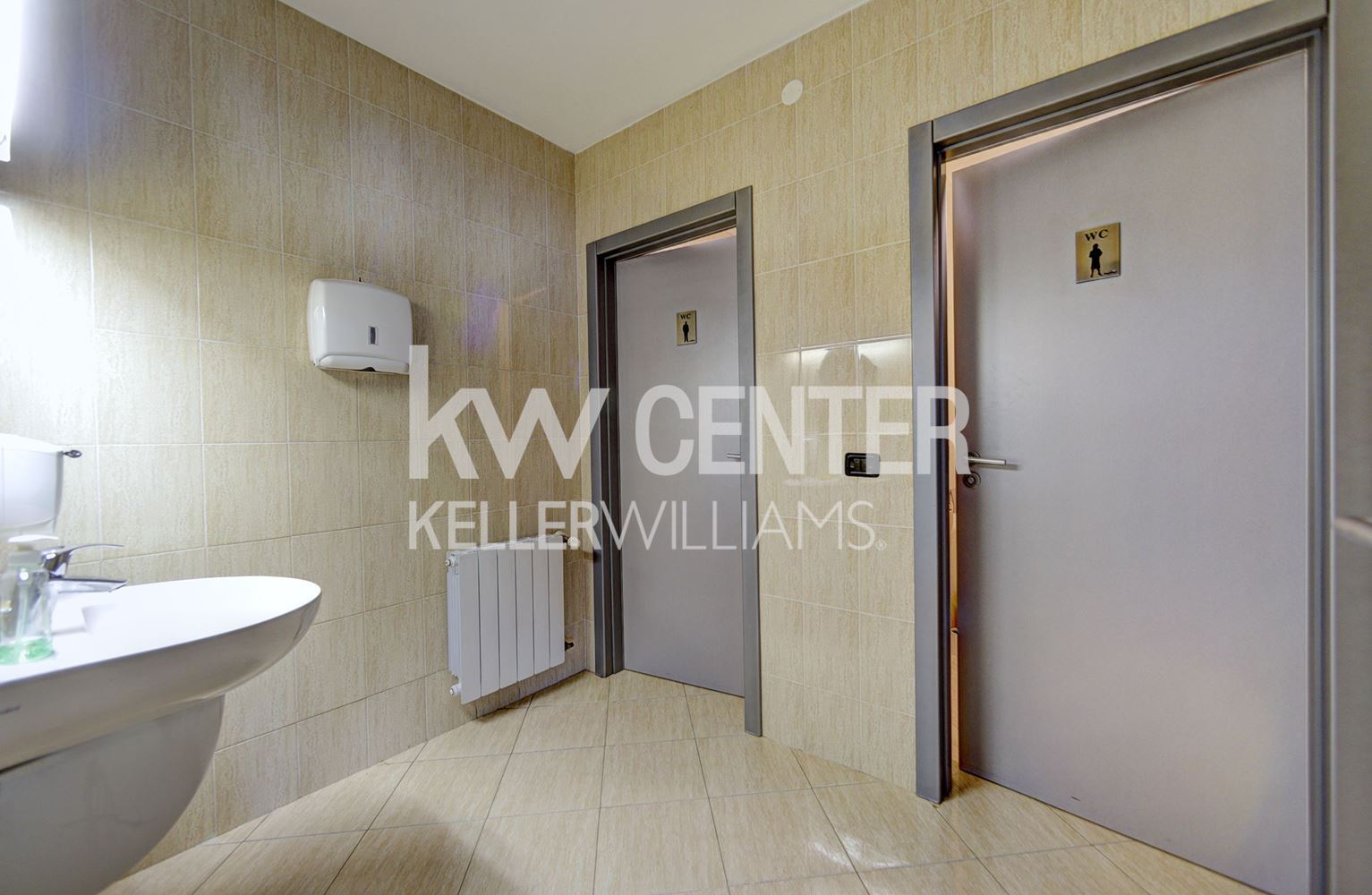 263 m² office for rent