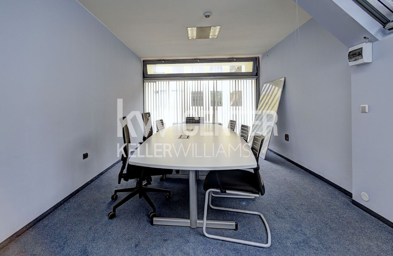 263 m² office for rent