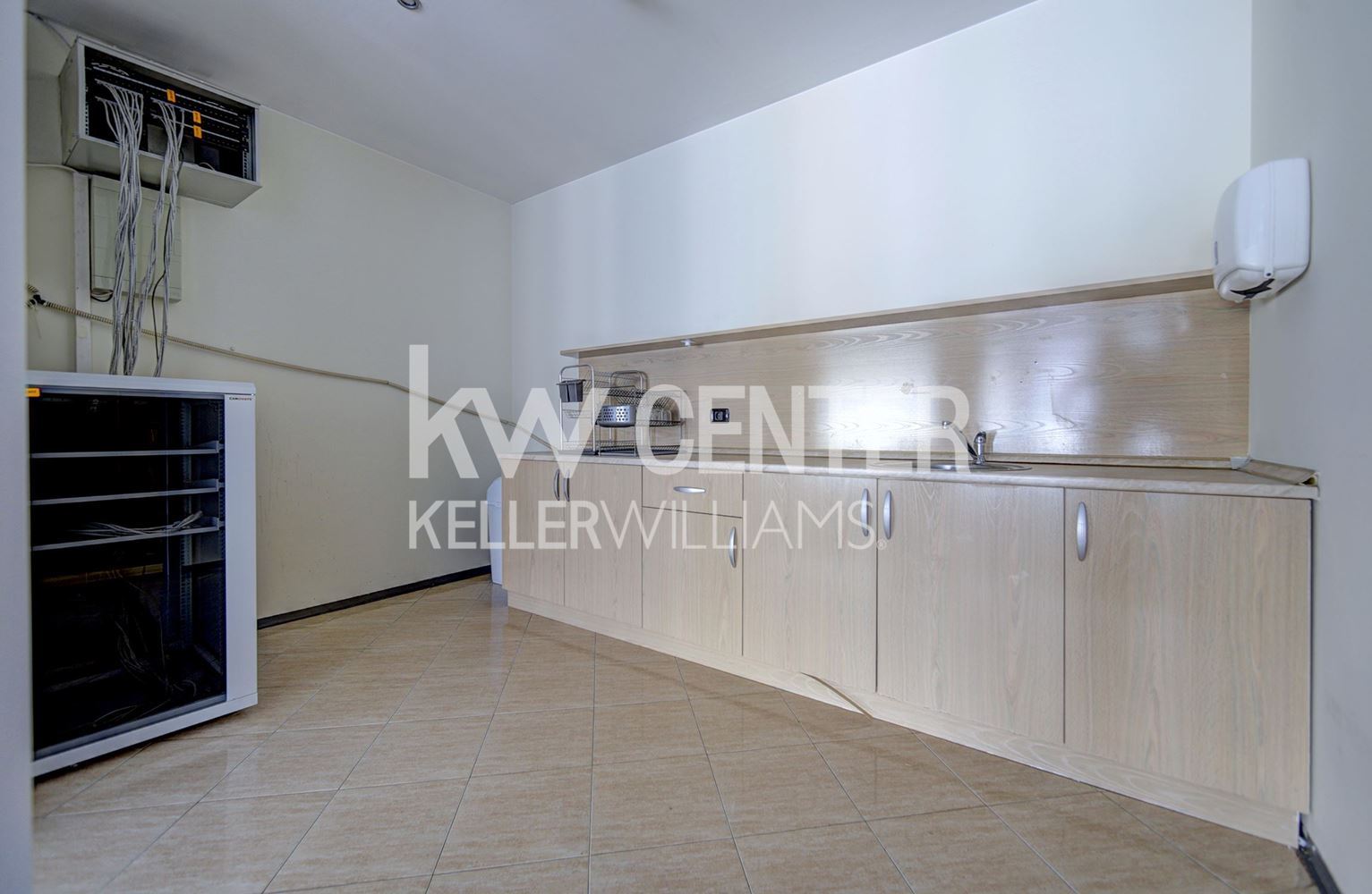 263 m² office for rent